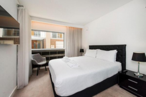 Chic Sanctuary - Stylish Room with Rooftop